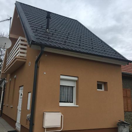 Bük Pesti Apartmanhaz מראה חיצוני תמונה